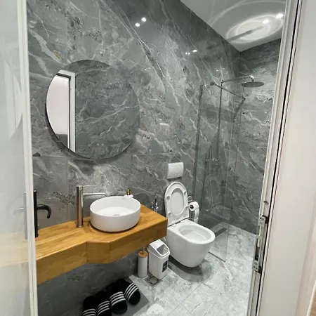 Villa Elezi 2 *