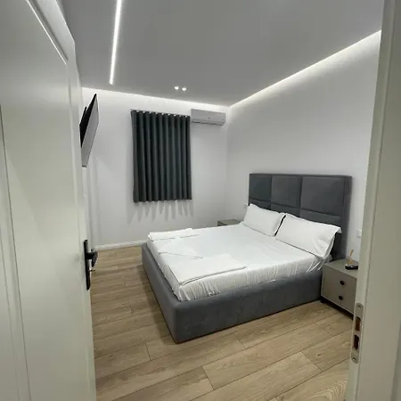 Villa Elezi 2 *