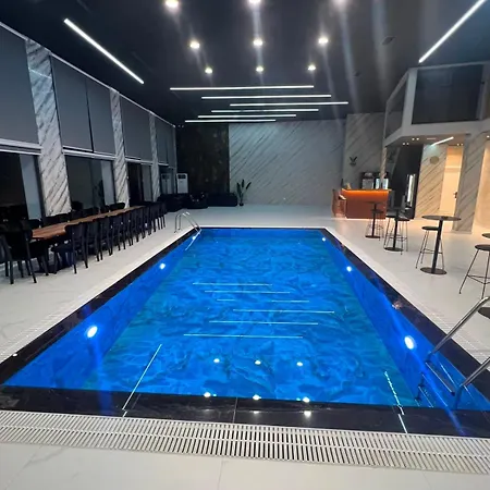 Villa Elezi 2 *